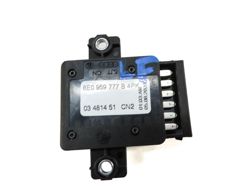 Thumbnail 4: 2010 AUDI Q7 (4L) LEFT FRONT DRIVER SEAT ADJUST ADJUSTMENT SWITCH BUTTON