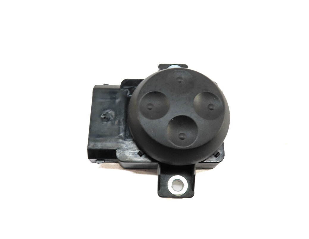 Thumbnail 3: 2010 AUDI Q7 (4L) RIGHT FRONT PASSENGER SEAT ADJUST ADJUSTMENT SWITCH BUTTON