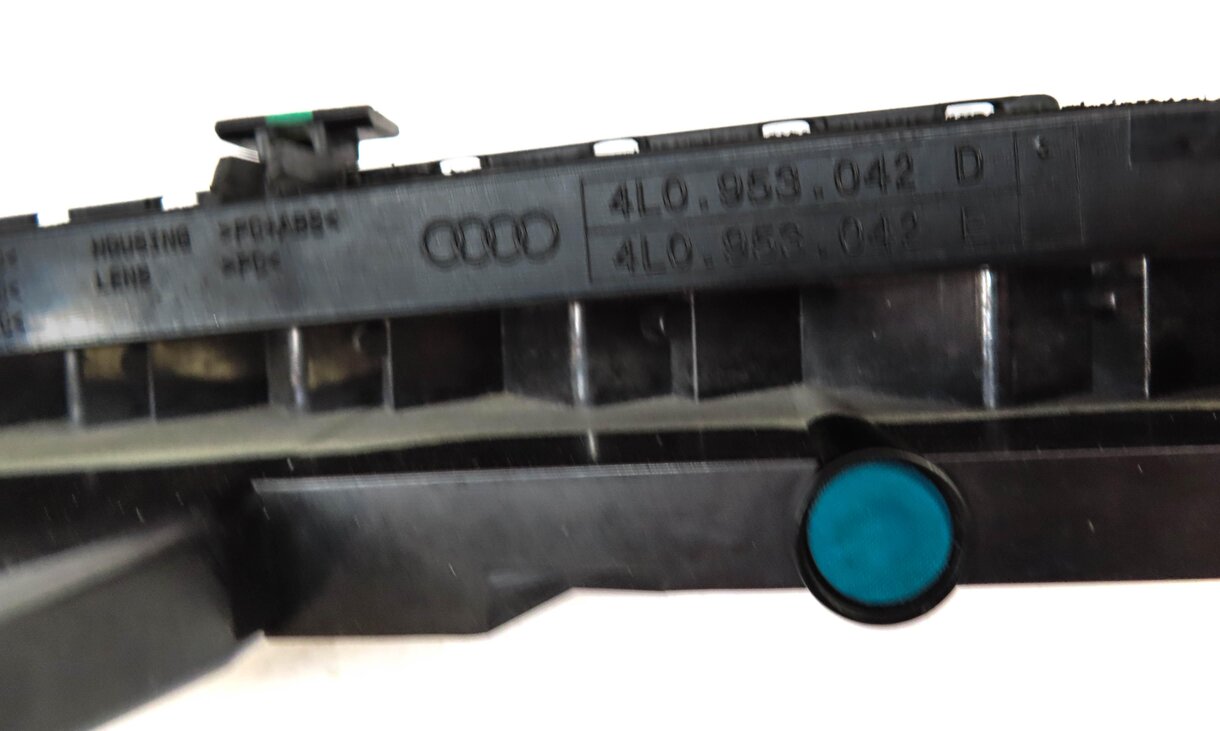 Thumbnail 5: 2010-2015 AUDI Q7 (4L) RIGHT FRONT PASSENGER TURN SIGNAL MARKER LIGHT LAMP (LED)