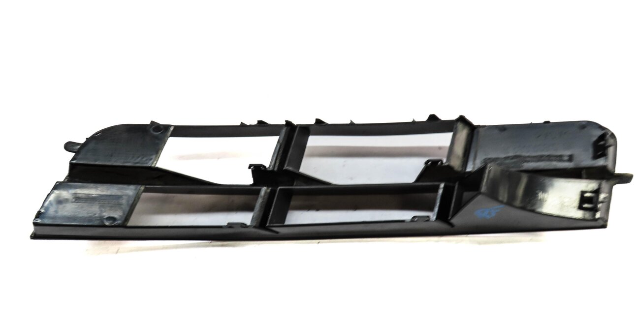 Thumbnail 3: 2010 AUDI Q7 (4L) RIGHT FRONT PASSENGER LOWER BUMPER GRILLE TRIM