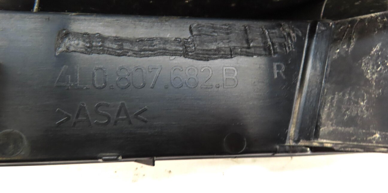 Thumbnail 5: 2010 AUDI Q7 (4L) RIGHT FRONT PASSENGER LOWER BUMPER GRILLE TRIM