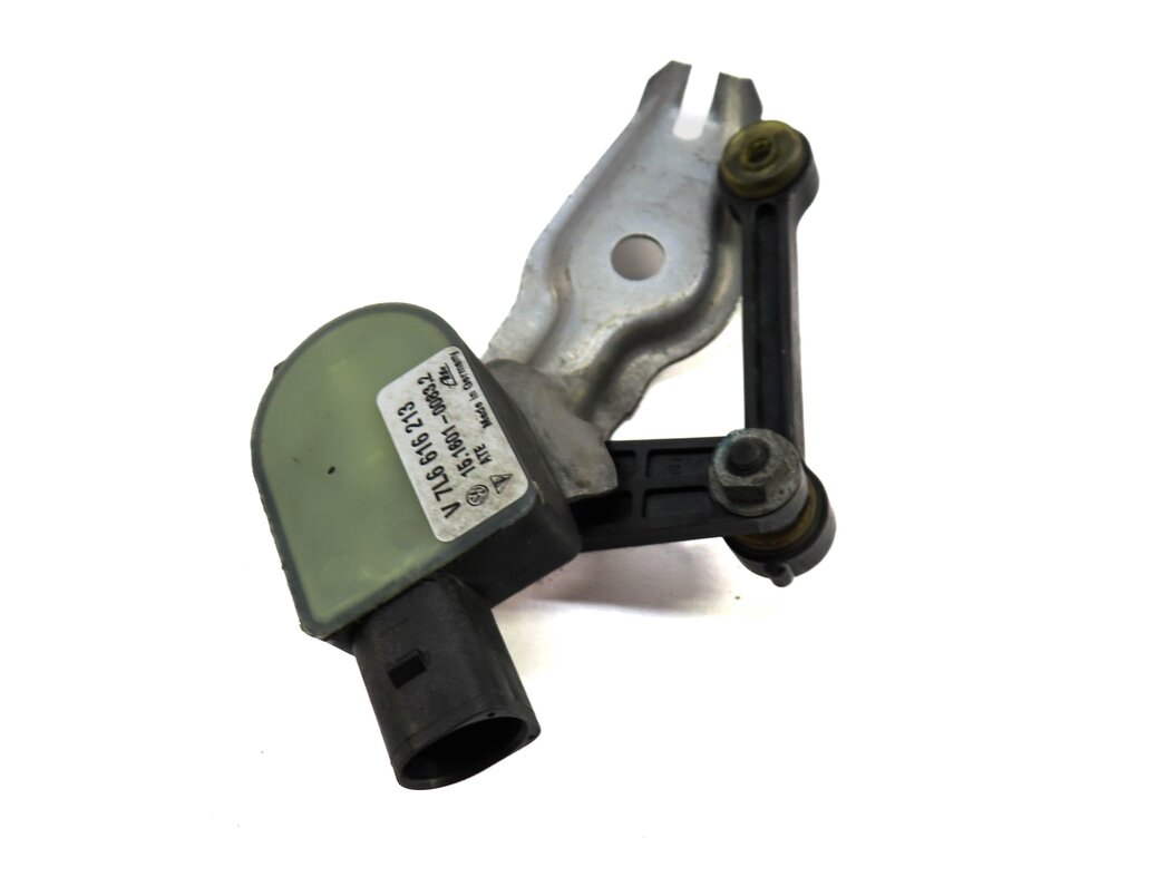 Thumbnail 3: 2010 AUDI Q7 (4L) LEFT FRONT DRIVER SUSPENSION HEIGHT LEVEL SENSOR w/ BRACKET