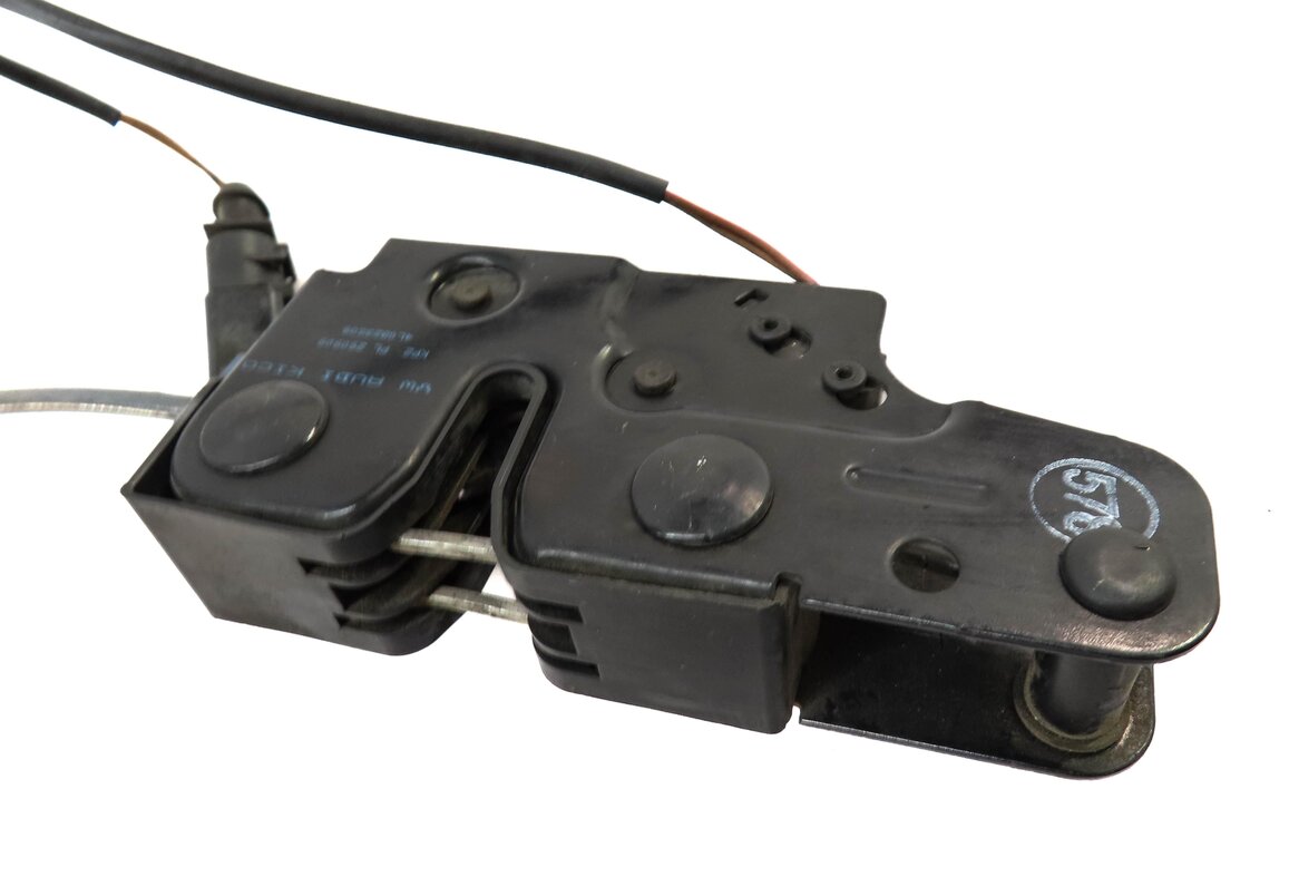 Thumbnail 3: 2010 AUDI Q7 (4L) FRONT LOWER HOOD LOCK LATCH STRIKER PLATE w/ CABLE