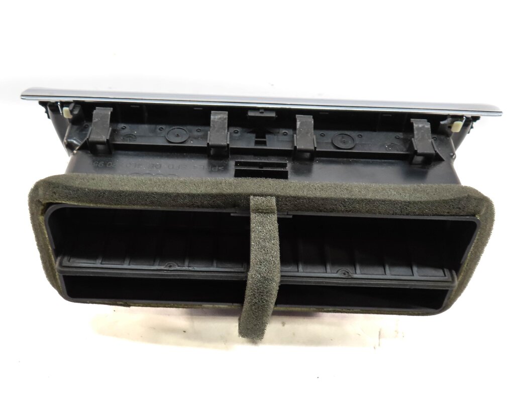 Thumbnail 3: 2010 AUDI Q7 (4L) FRONT CENTER DASH HEATER A/C AIR VENT w/ HAZARD SWITCH BUTTON