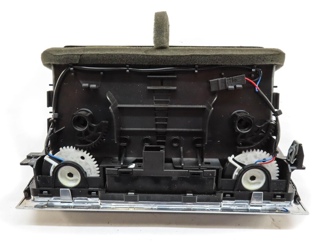 Thumbnail 4: 2010 AUDI Q7 (4L) FRONT CENTER DASH HEATER A/C AIR VENT w/ HAZARD SWITCH BUTTON