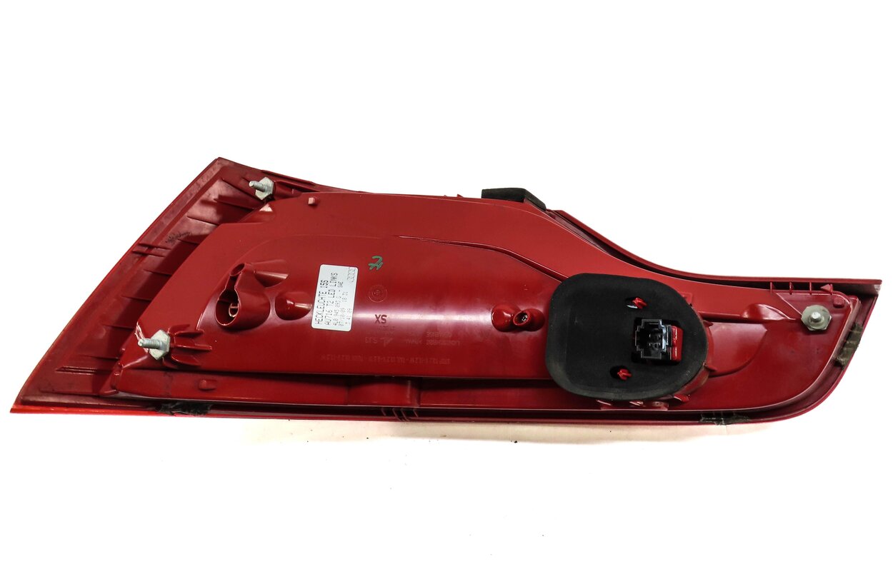 Thumbnail 4: 2010-2015 AUDI Q7 (4L) LEFT DRIVER REAR TAILLIGHT BRAKE LIGHT LAMP (LED)