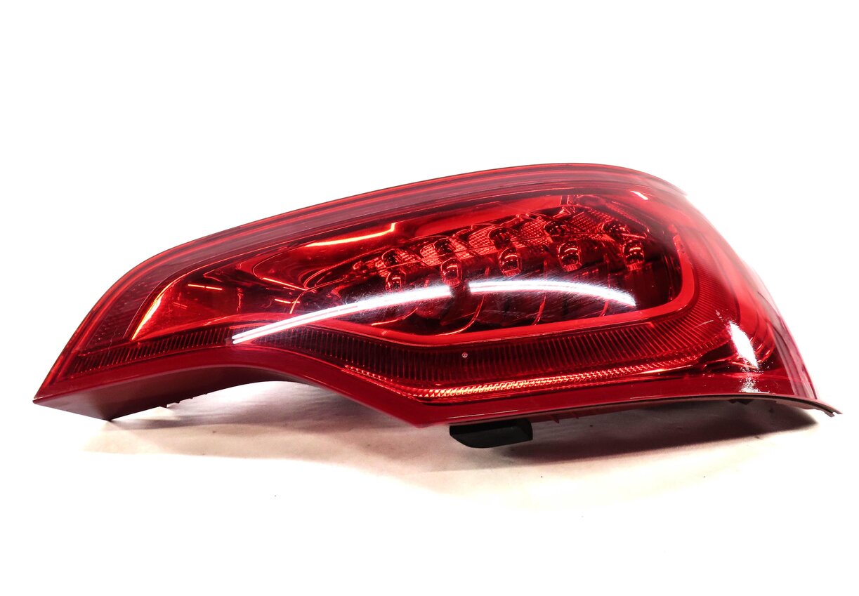 2010-2015 AUDI Q7 (4L) RIGHT PASSENGER REAR TAILLIGHT BRAKE LIGHT LAMP (LED)