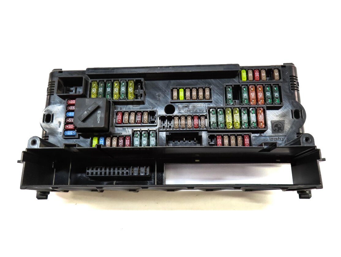 Thumbnail 3: 2011 BMW 535i (F10) FRONT POWER DISTRIBUTION FUSE BOX