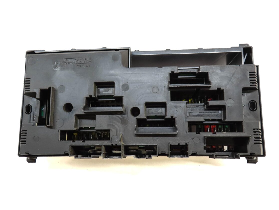 Thumbnail 4: 2011 BMW 535i (F10) FRONT POWER DISTRIBUTION FUSE BOX