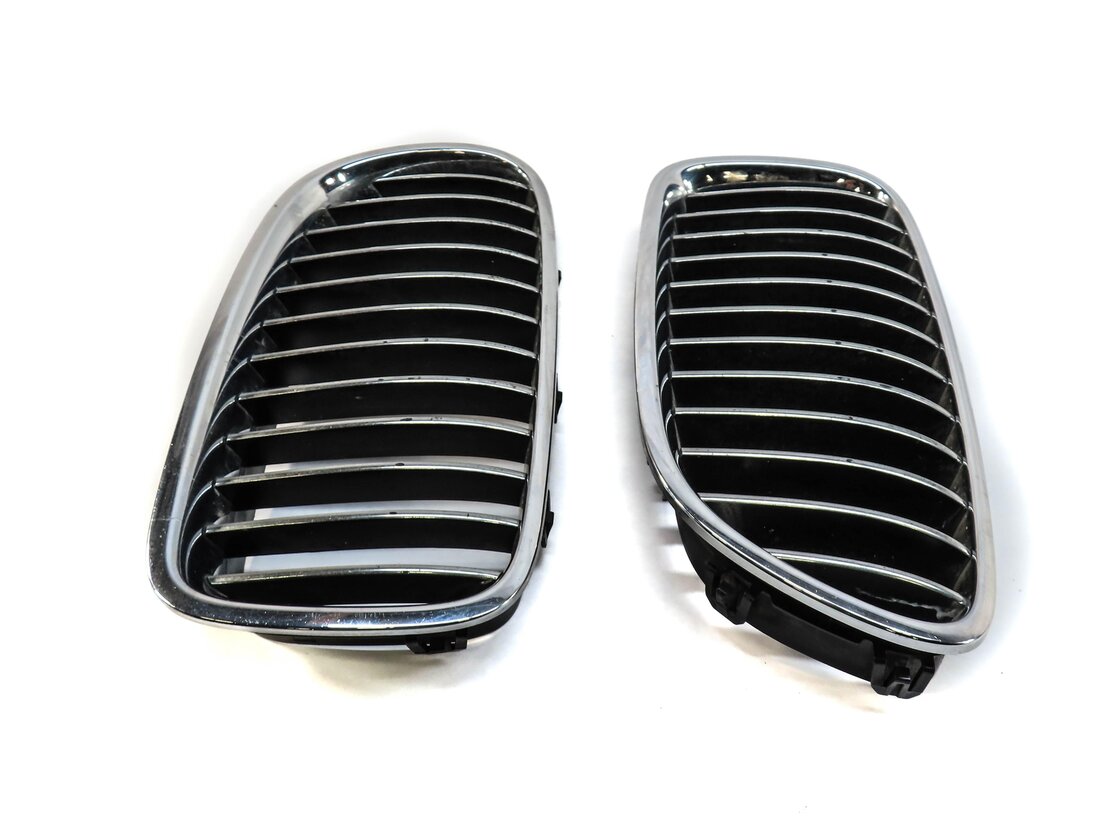 Thumbnail 2: 11-13 BMW 528i 535i 550i (F10) FRONT LEFT & RIGHT HOOD VENT GRILLE SET (CHROME)
