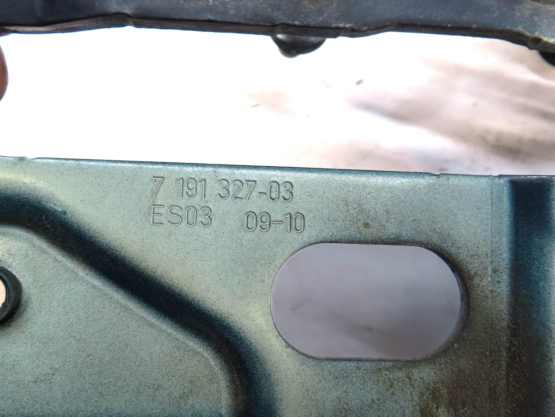 Thumbnail 7: 2011 BMW 528i 535i 550i (F10) LEFT & RIGHT FRONT HOOD HINGE SET (IMPERIAL BLUE)
