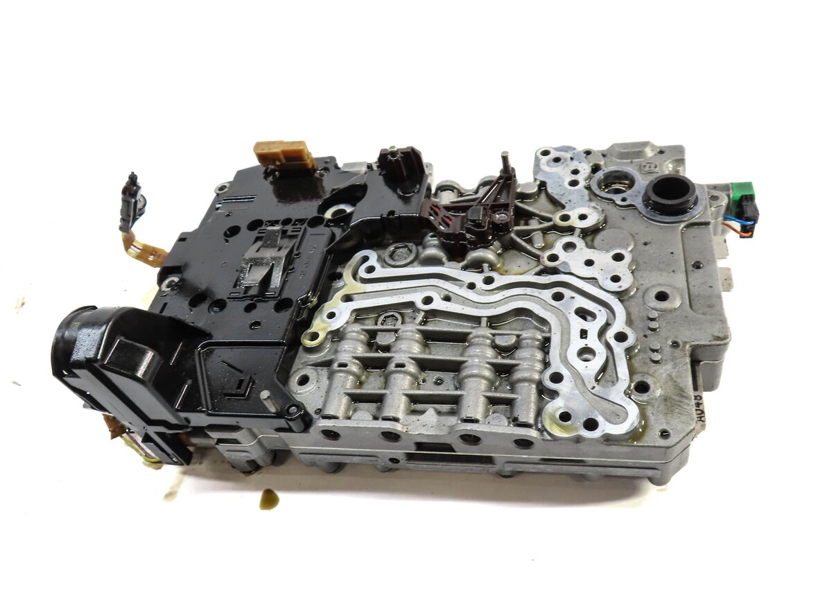 Thumbnail 2: 13-19 BMW 550i 550iGT 650i 750i (F01 F02 F10) RWD 8HP70 TRANSMISSION VALVE BODY