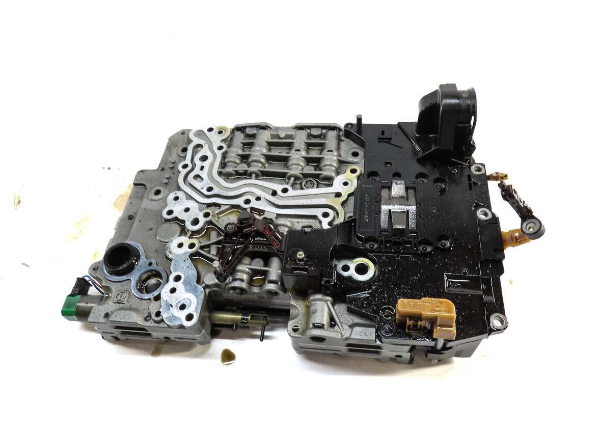 Thumbnail 3: 13-19 BMW 550i 550iGT 650i 750i (F01 F02 F10) RWD 8HP70 TRANSMISSION VALVE BODY