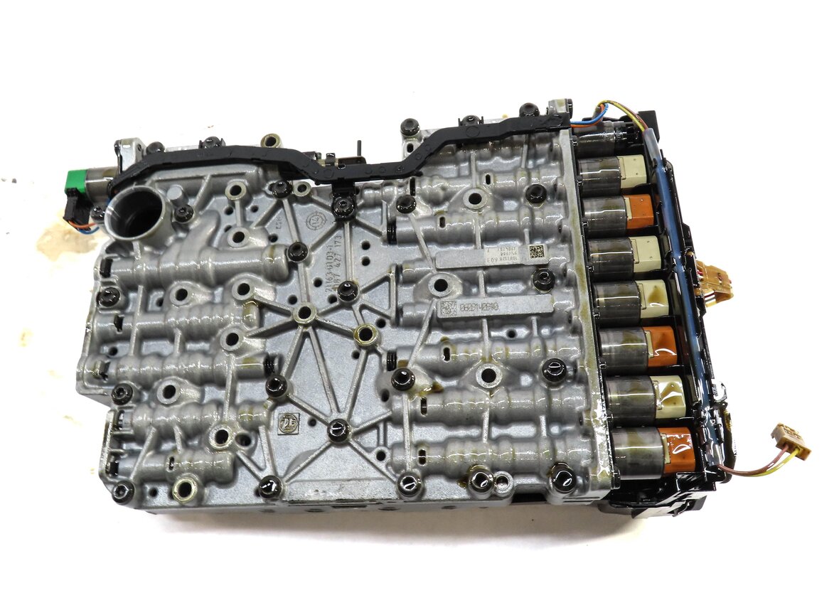 Thumbnail 4: 13-19 BMW 550i 550iGT 650i 750i (F01 F02 F10) RWD 8HP70 TRANSMISSION VALVE BODY