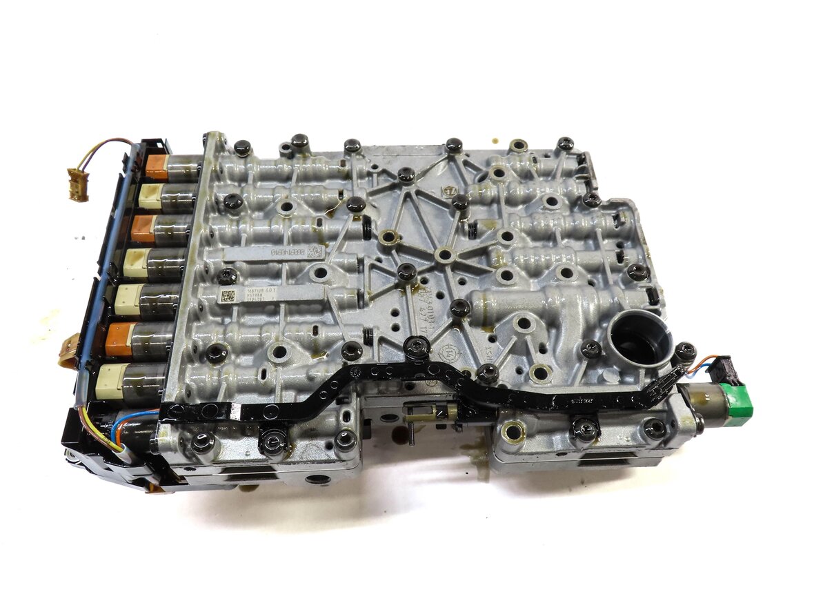 Thumbnail 5: 13-19 BMW 550i 550iGT 650i 750i (F01 F02 F10) RWD 8HP70 TRANSMISSION VALVE BODY