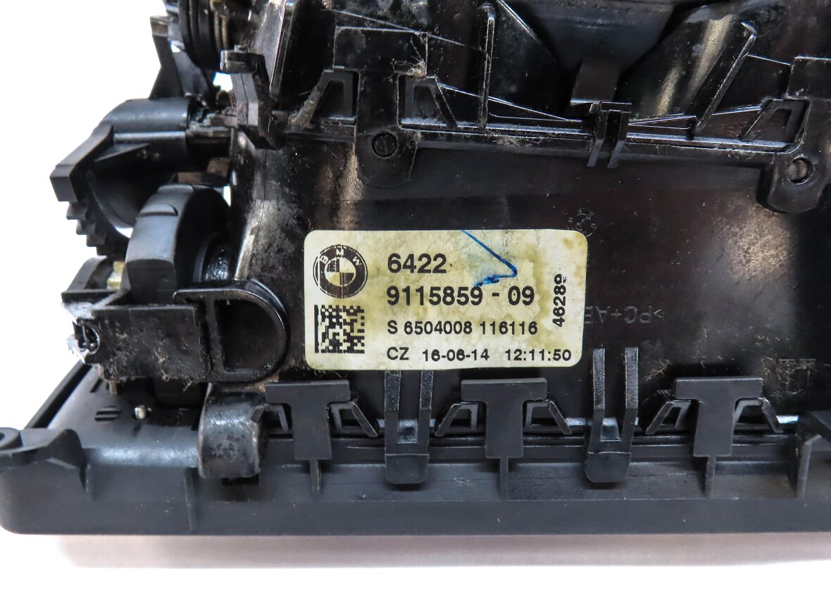 Thumbnail 5: 2015 BMW 750Li (F01) FRONT CENTER DASH HVAC A/C HEATER AIR VENT