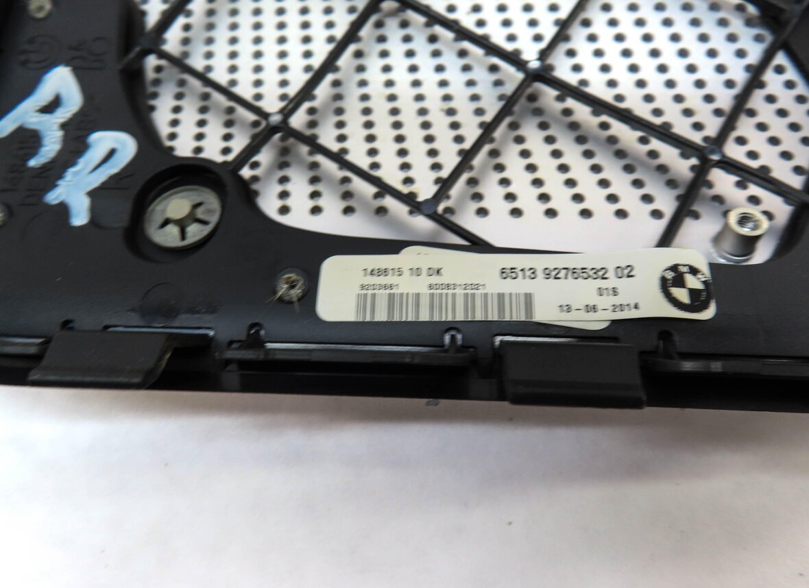 Thumbnail 4: 2015 BMW 750Li (F01) REAR RIGHT SHELF BANG & OLUFSEN SPEAKER COVER GRILLE
