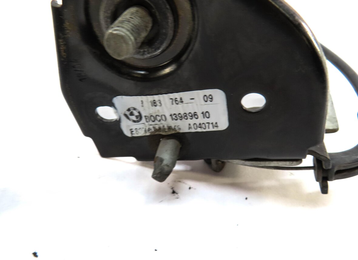 Thumbnail 6: 2015 BMW 750Li (F01) HOOD RELEASE LEVER & 2 SAFETY CATCH HOOKS w/ CABLE SET