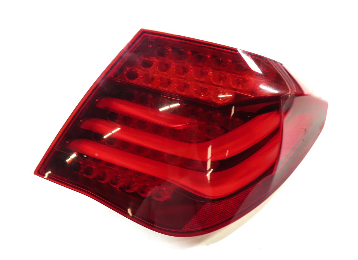 13-15 BMW 7 SERIES F01 F02 F04 REAR RIGHT PASSENGER OUTER TAILLIGHT BRAKE LIGHT