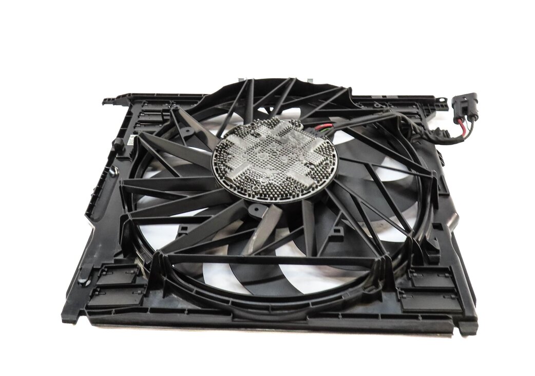 Thumbnail 4: 10-18 BMW 550i 550iGT 650i 750i (F01 F06 F10) 850w RADIATOR COOLING FAN & SHROUD