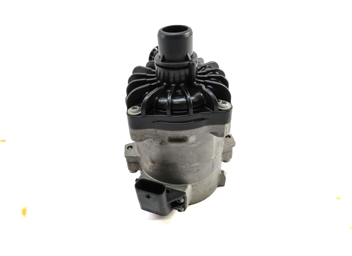 Thumbnail 4: 2015 BMW 750Li (F01) 4.4L (N63) ENGINE SECONDARY AUXILIARY ELECTRIC WATER PUMP