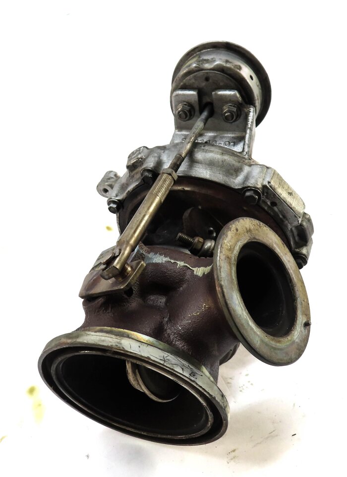 Thumbnail 2: 13-19 BMW 5 6 7 X5 X6 (F01 F02 F04 F06 F07 F10 F12) 4.4L N63 RIGHT TURBOCHARGER