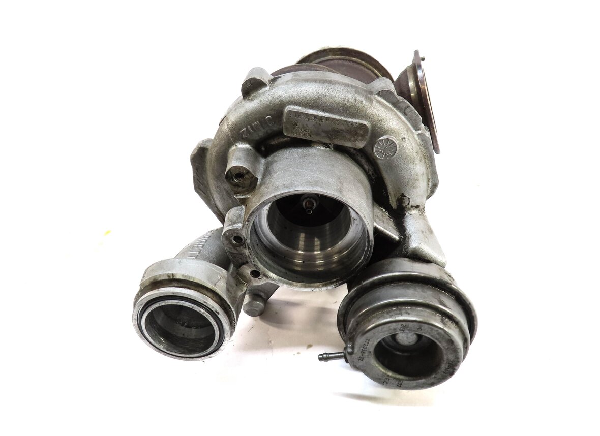 Thumbnail 4: 13-19 BMW 5 6 7 X5 X6 (F01 F02 F04 F06 F07 F10 F12) 4.4L N63 RIGHT TURBOCHARGER