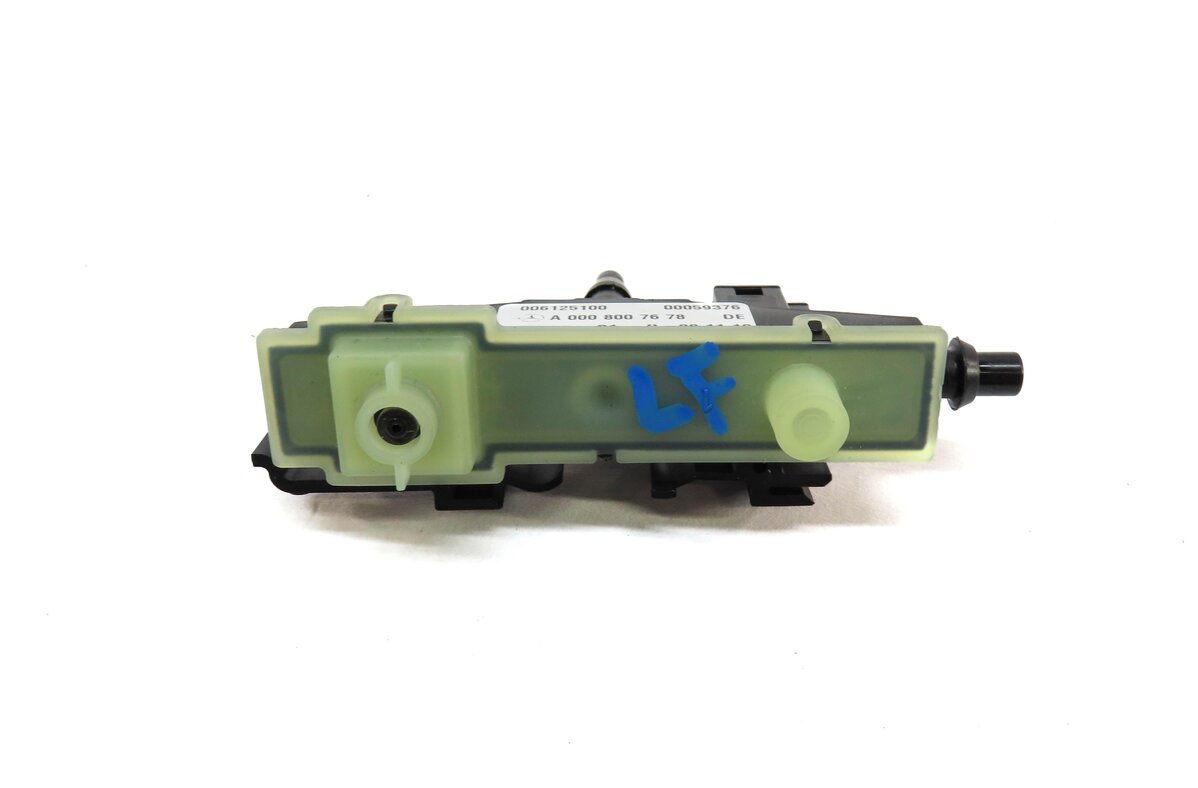 Thumbnail 2: 2011 MERCEDES S63 AMG (W221) FRONT LEFT SEAT CONTROL VALVE 0008007678