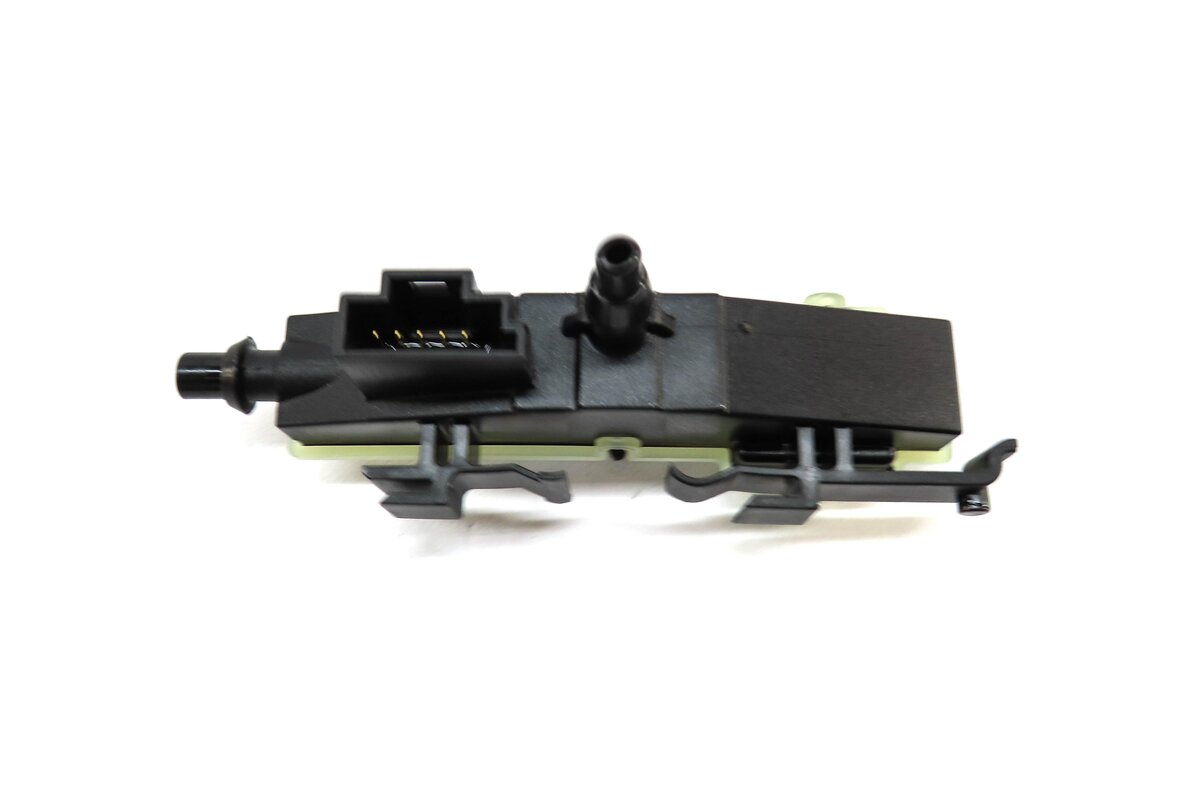 Thumbnail 3: 2011 MERCEDES S63 AMG (W221) FRONT LEFT SEAT CONTROL VALVE 0008007678