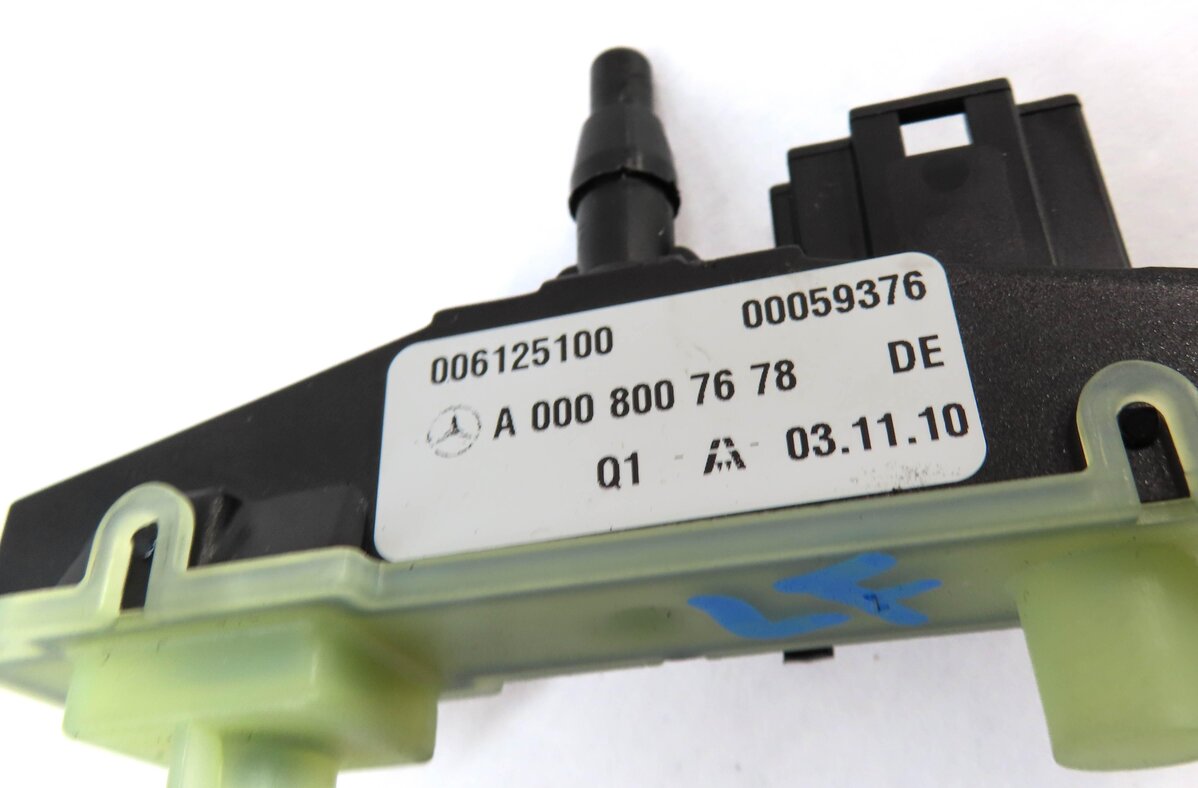Thumbnail 4: 2011 MERCEDES S63 AMG (W221) FRONT LEFT SEAT CONTROL VALVE 0008007678