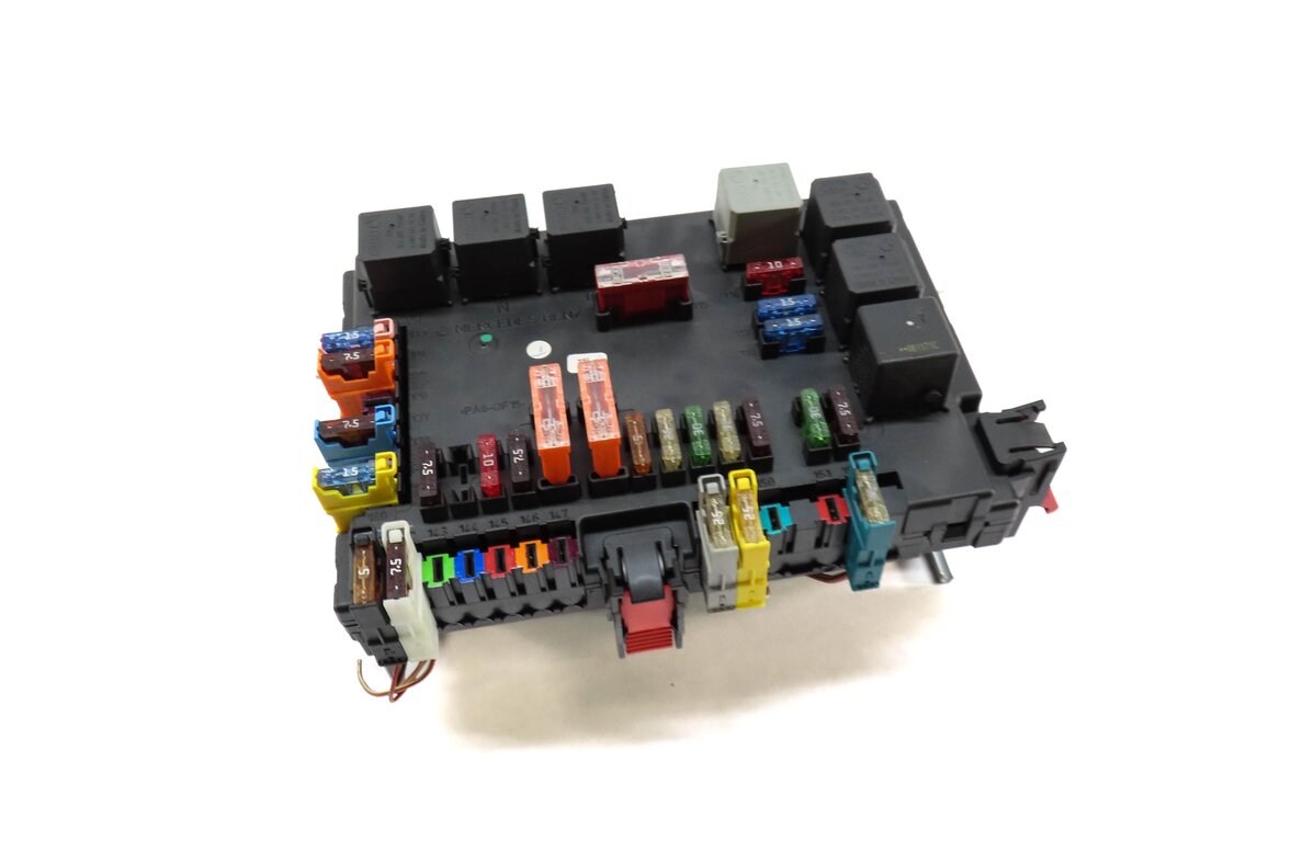 2011 MERCEDES S63 AMG W221 REAR SIGNAL ACQUISITION MODULE (SAME) FUSE RELAY BOX