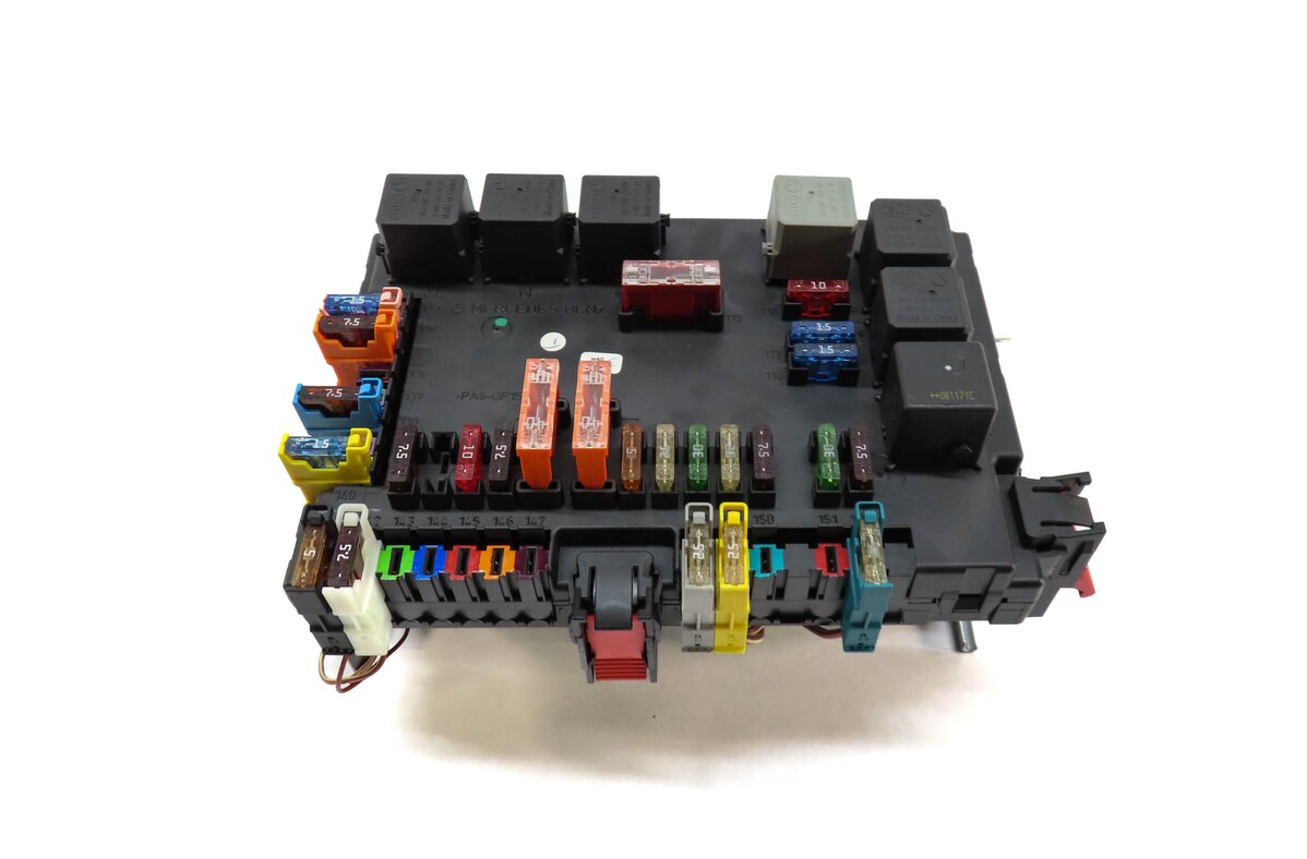 Thumbnail 2: 2011 MERCEDES S63 AMG W221 REAR SIGNAL ACQUISITION MODULE (SAME) FUSE RELAY BOX
