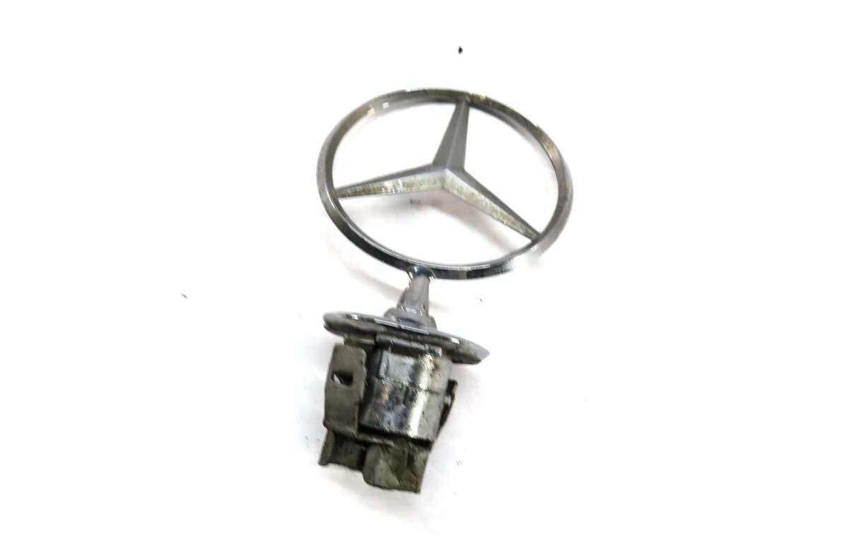 2011 MERCEDES S63 AMG (W221) HOOD EMBLEM LOGO