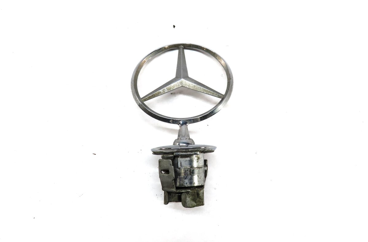 Thumbnail 2: 2011 MERCEDES S63 AMG (W221) HOOD EMBLEM LOGO