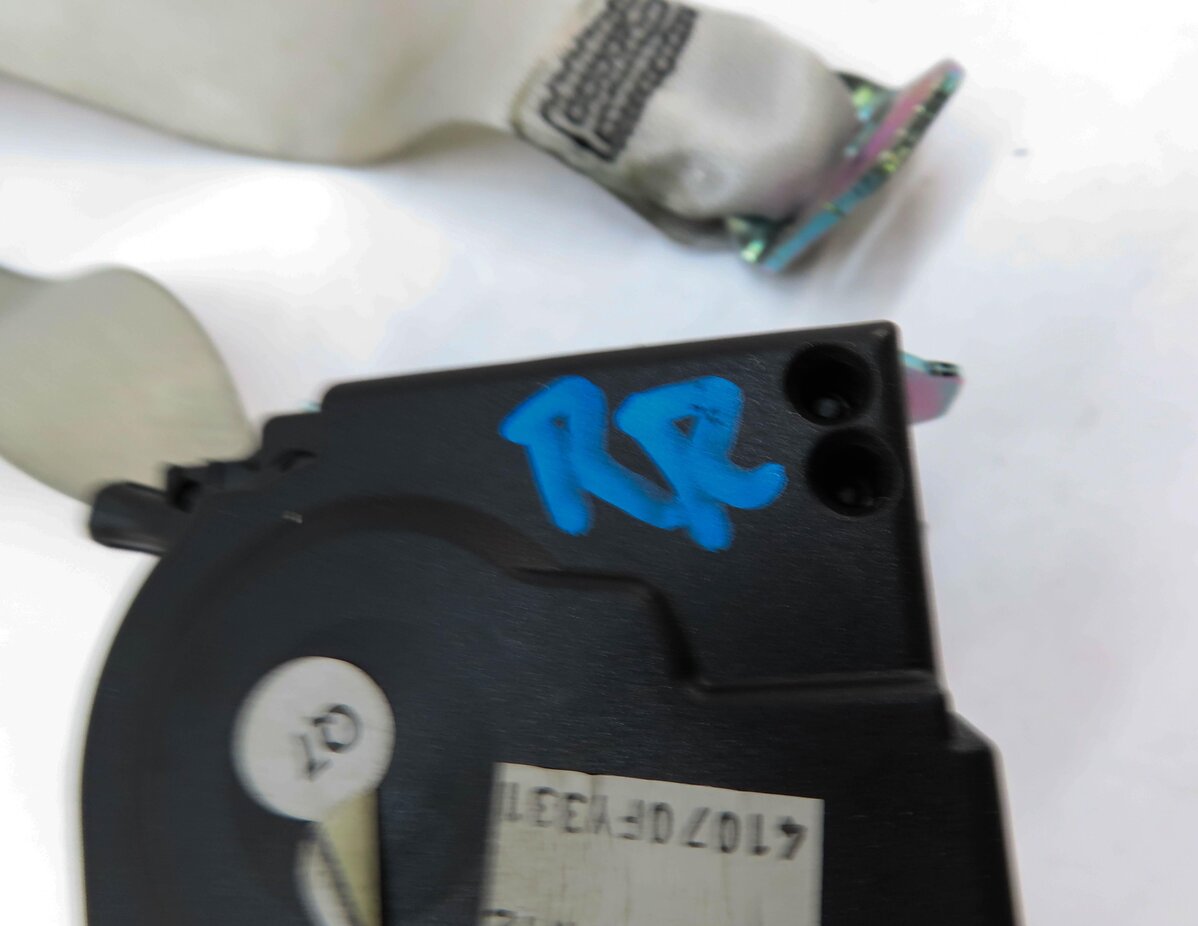 Thumbnail 4: 2011 MERCEDES S63 (W221) REAR RIGHT SEATBELT RETRACTOR (GRAY)