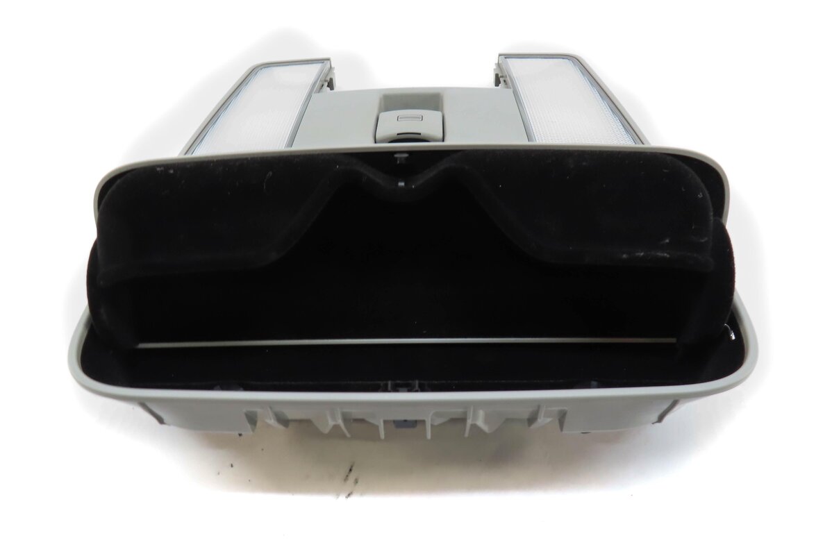 Thumbnail 5: 2011 MERCEDES S63 W221 FRONT CENTER ROOF OVERHEAD MAP DOME READING LIGHT (GRAY)