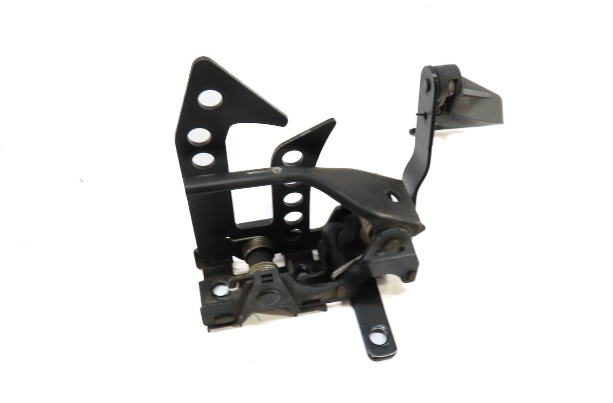 Thumbnail 2: 2011 MERCEDES S63 AMG (W221) HOOD SAFETY CATCH HOOK LATCH w/ RELEASE
