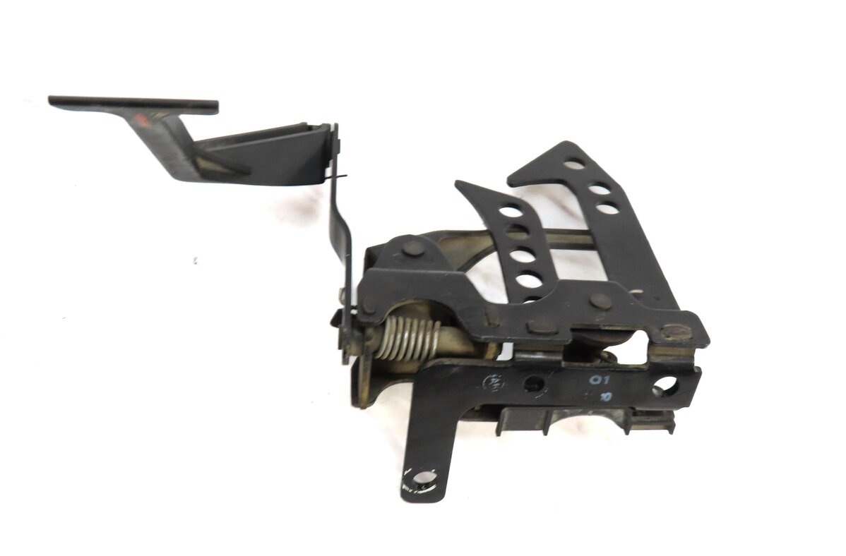 Thumbnail 4: 2011 MERCEDES S63 AMG (W221) HOOD SAFETY CATCH HOOK LATCH w/ RELEASE