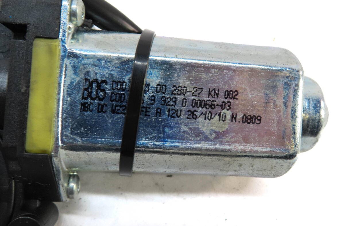 Thumbnail 5: 2011 MERCEDES S63 AMG (W221) REAR RIGHT WINDOW SHADE MOTOR 9929000066