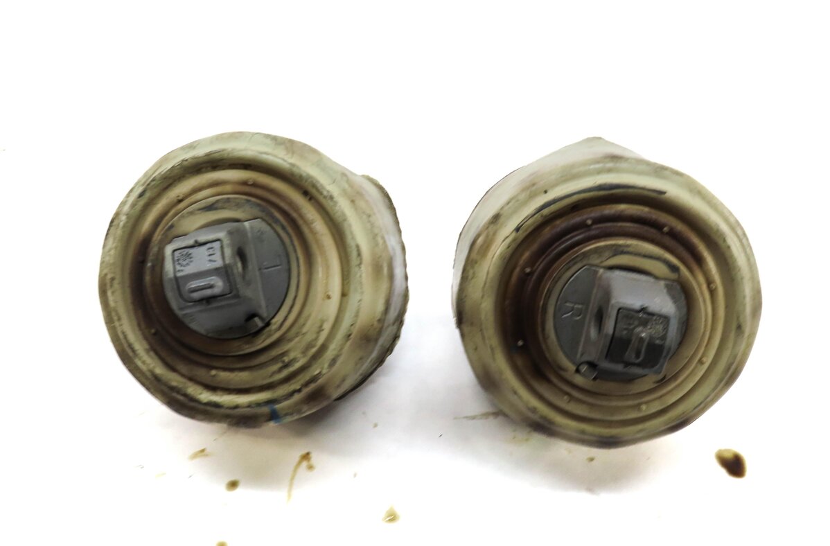 Thumbnail 3: 2011 MERCEDES S63 (W221) 5.5L AMG ENGINE LEFT & RIGHT MOTOR MOUNT SET OF 2