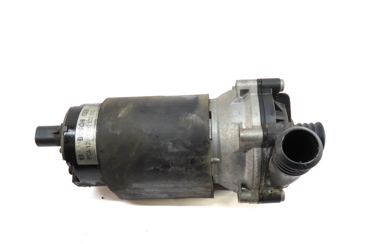 Thumbnail 2: 2011 MERCEDES S63 (W221) 5.5L AMG ENGINE ELECTRIC COOLANT WATER PUMP 0005000386