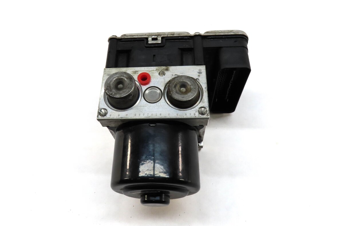 Thumbnail 3: 2011 MERCEDES S63 (W221) 5.5L AMG ENGINE BRAKE VACUUM PUMP 2219014800
