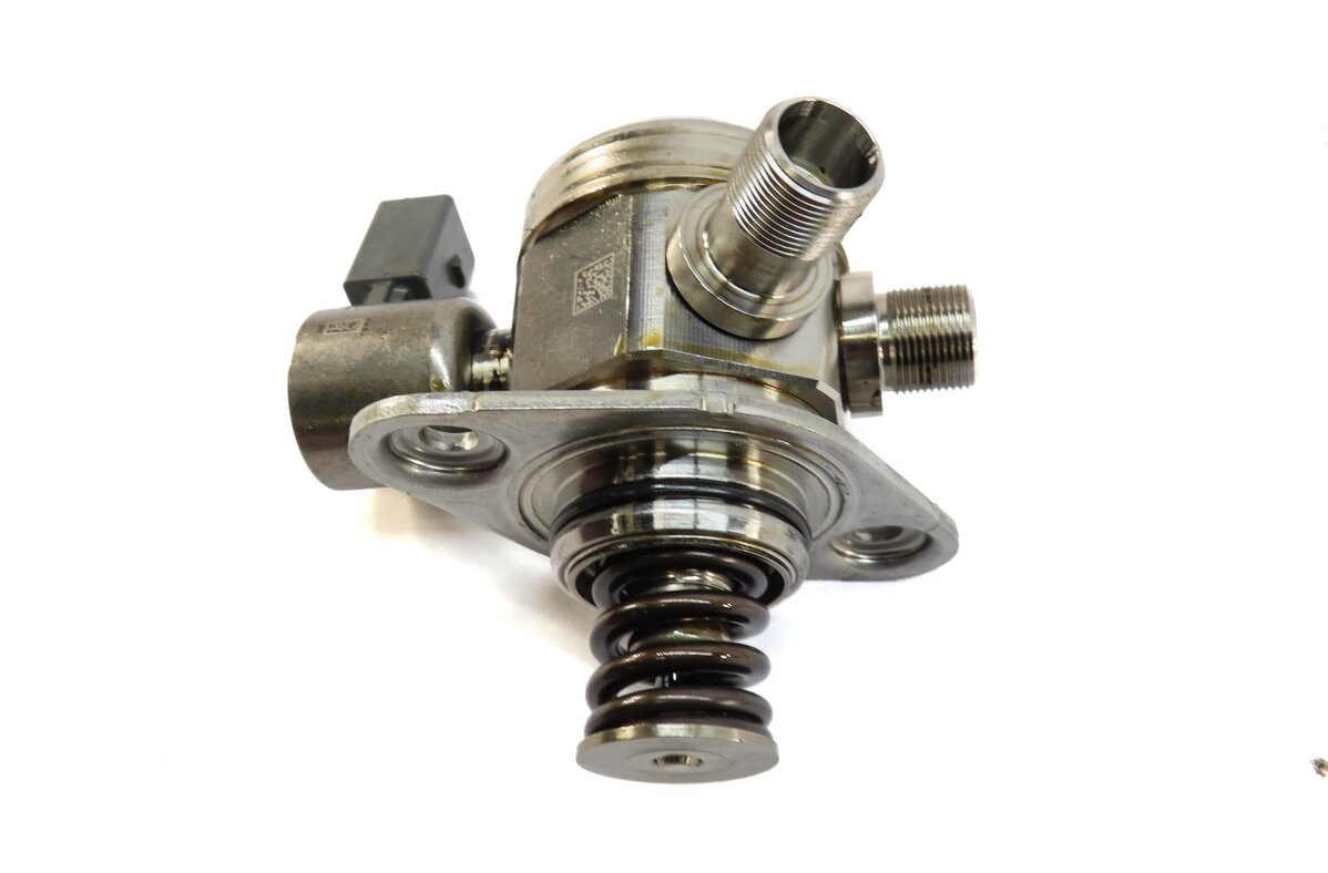 Thumbnail 4: 08-14 MERCEDES CL S CLASS (W216 W221) 5.5L AMG ENGINE HIGH PRESSURE FUEL PUMP