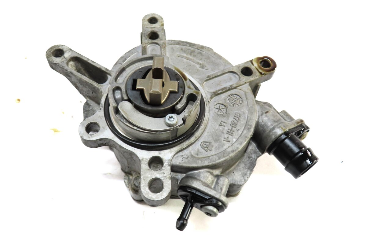 11-20 MERCEDES CL550 GL450 GL550 ML350 ML550 S400 S550 S600 SL550 - VACUUM PUMP