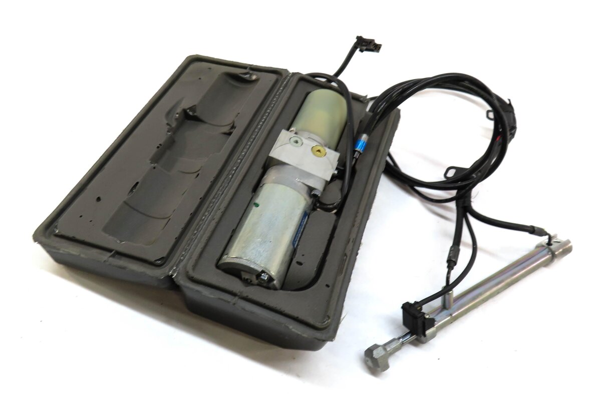 2011 MERCEDES S63 AMG (W221) TRUNK HYDRAULIC PUMP w/ RAM & LINES 2218001548