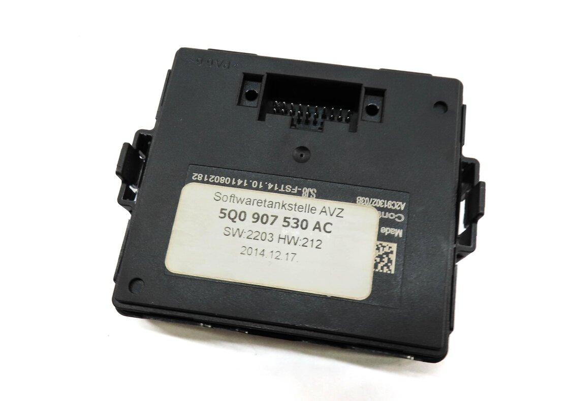 Thumbnail 1: 2015 AUDI A3 (8V) GATEWAY CONTROL MODULE