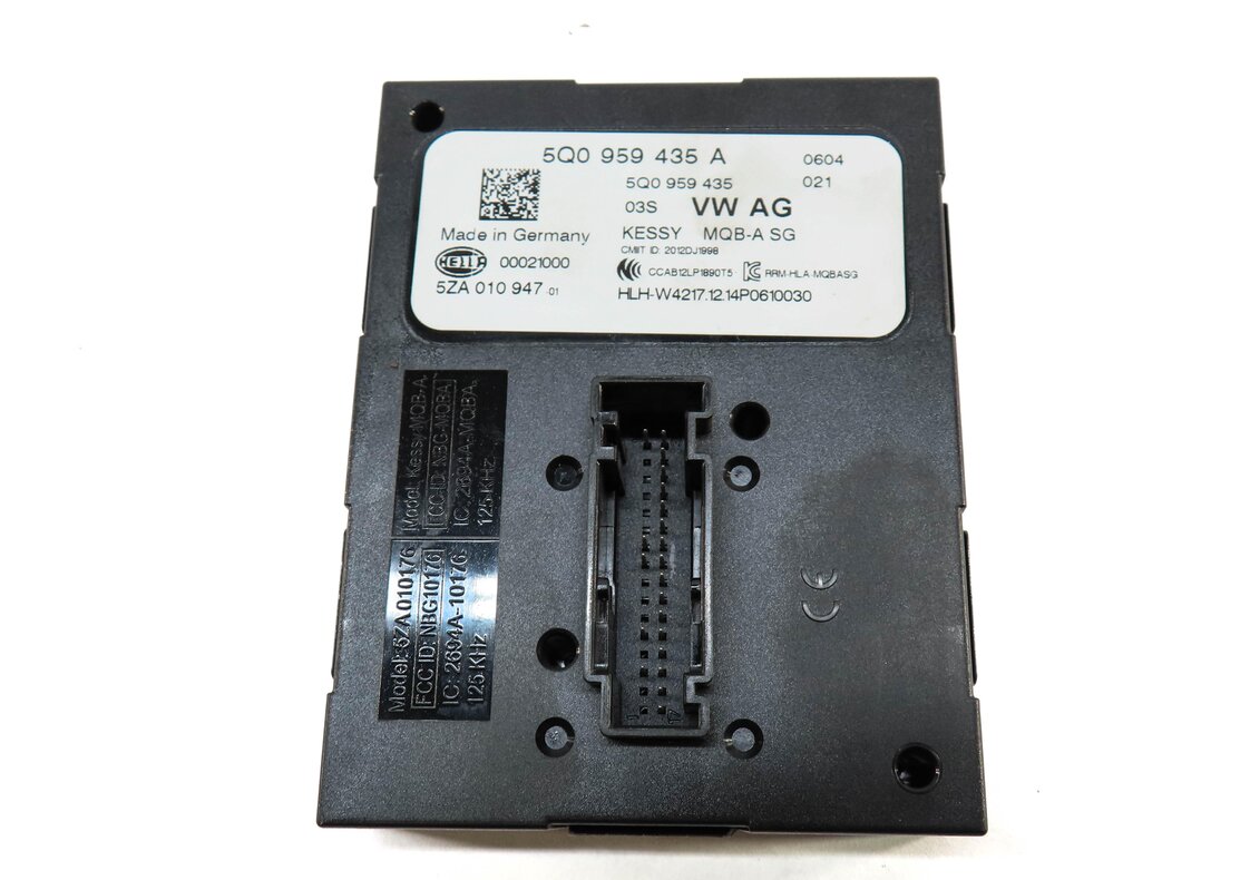Thumbnail 2: 2015 AUDI A3 (8V) KEYLESS IGNITION KESSY CONTROL MODULE (5Q0959435A)