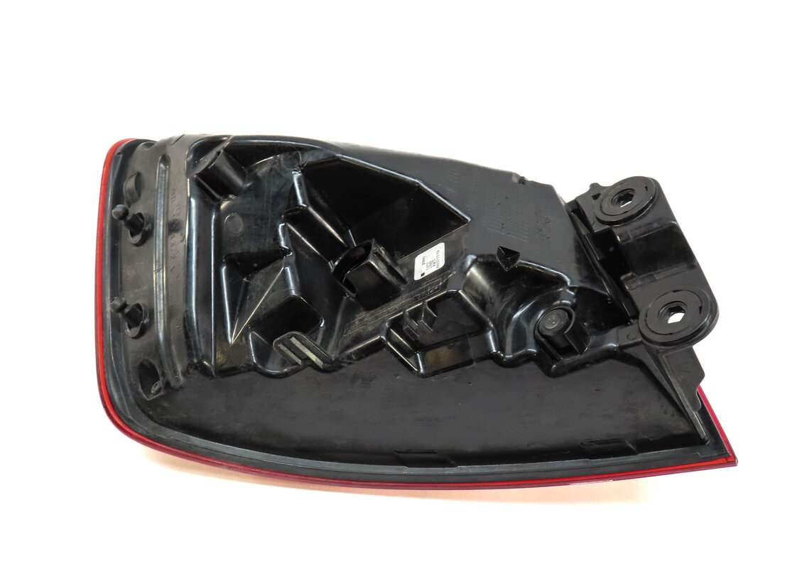 Thumbnail 4: 15-16 AUDI A3 S3 (8V) SEDAN / CONVERTIBLE - RIGHT LED TAILLIGHT BRAKE LIGHT LAMP