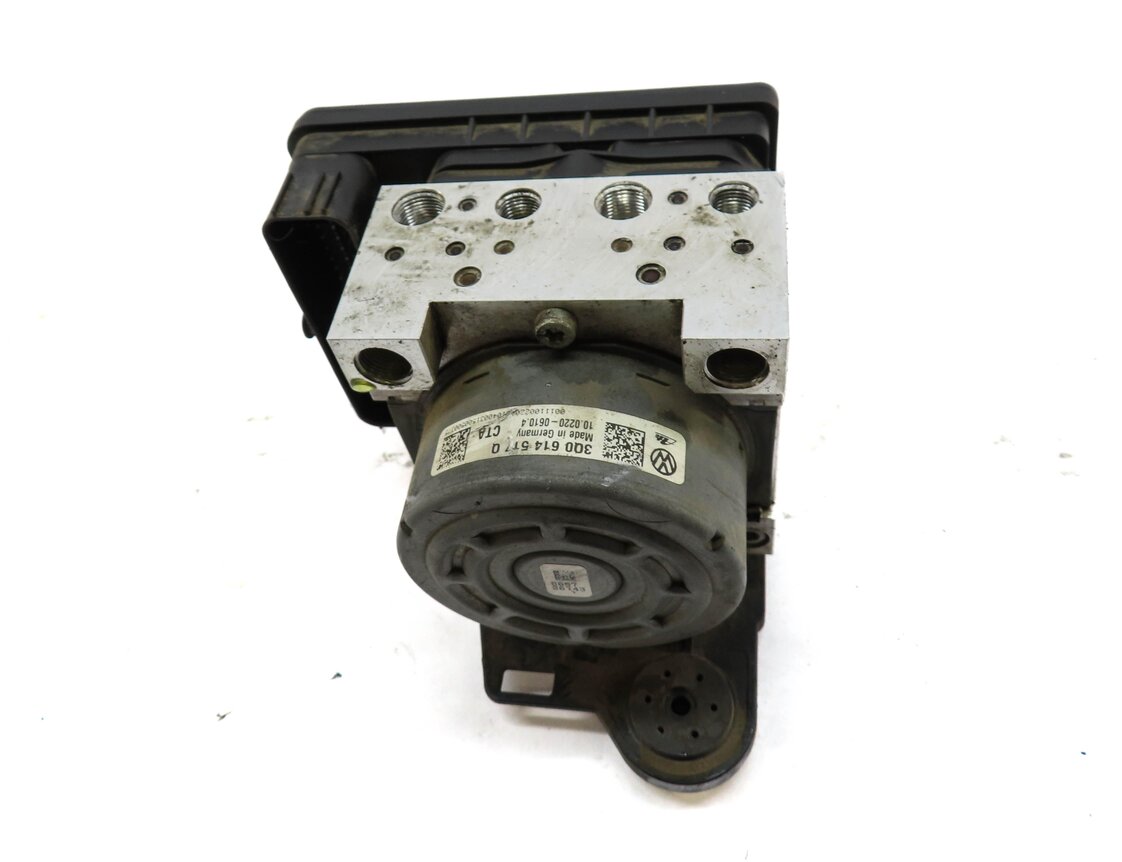 Thumbnail 1: 2015-2016 AUDI A3 (8V) ABS ANTI LOCK BRAKE PUMP w/ MODULE