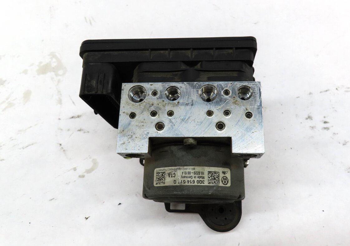 Thumbnail 2: 2015-2016 AUDI A3 (8V) ABS ANTI LOCK BRAKE PUMP w/ MODULE